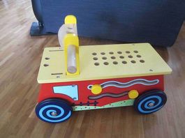 Véhicule enfant : petite voiture en bois coloré selon photos
