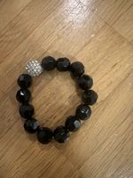 Armband mit schwarzen Perlen und Glitzerkugel schwarz