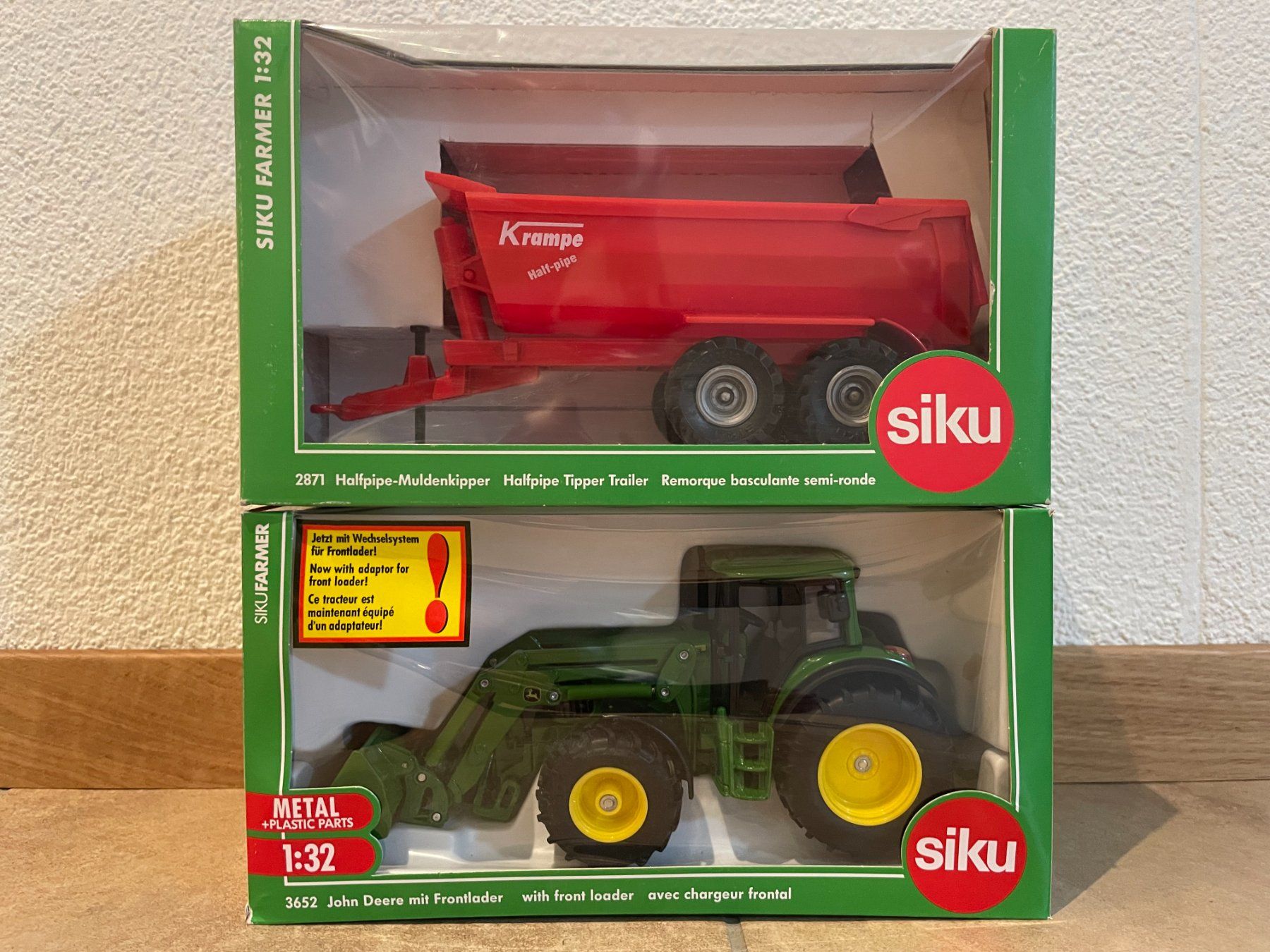 John Deere Trattori: SIKU John Deere mit Krampekipper – Nuovo e nell'imballaggio originale da Kreuzlingen venduto da Stefan1150 5