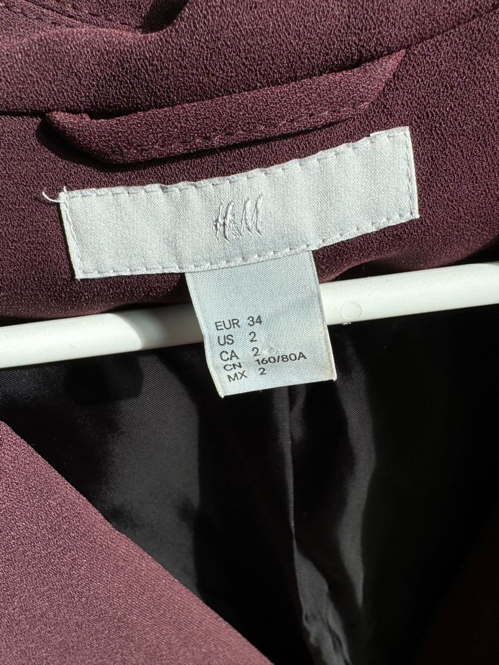 H&M Jacken: Damen Blazer  H&M,  Gr. 34,  weinrot – Gebraucht aus Siebnen von Trans-Am 3