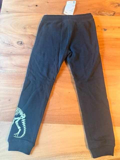 C&A Pantaloni: Trainer Hose C&A Neu Gr. 110 – Nuovo (secondo la descrizione) da Lömmenschwil venduto da classico01 1