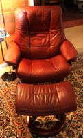 Sessel und Hocker von *STRESSLESS* (CI)