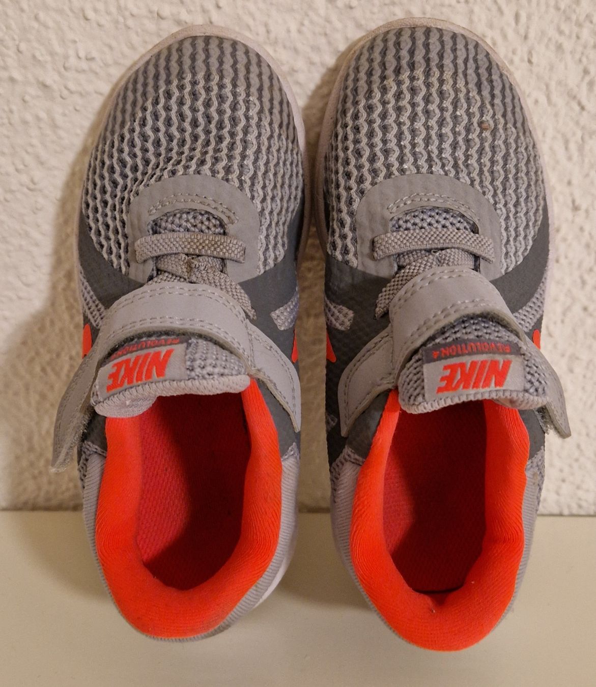 Nike Scarpe per ragazzi: 9) Nike Revolution 4, Grösse 27 – Usato da Menziken venduto da chs_xd76 3