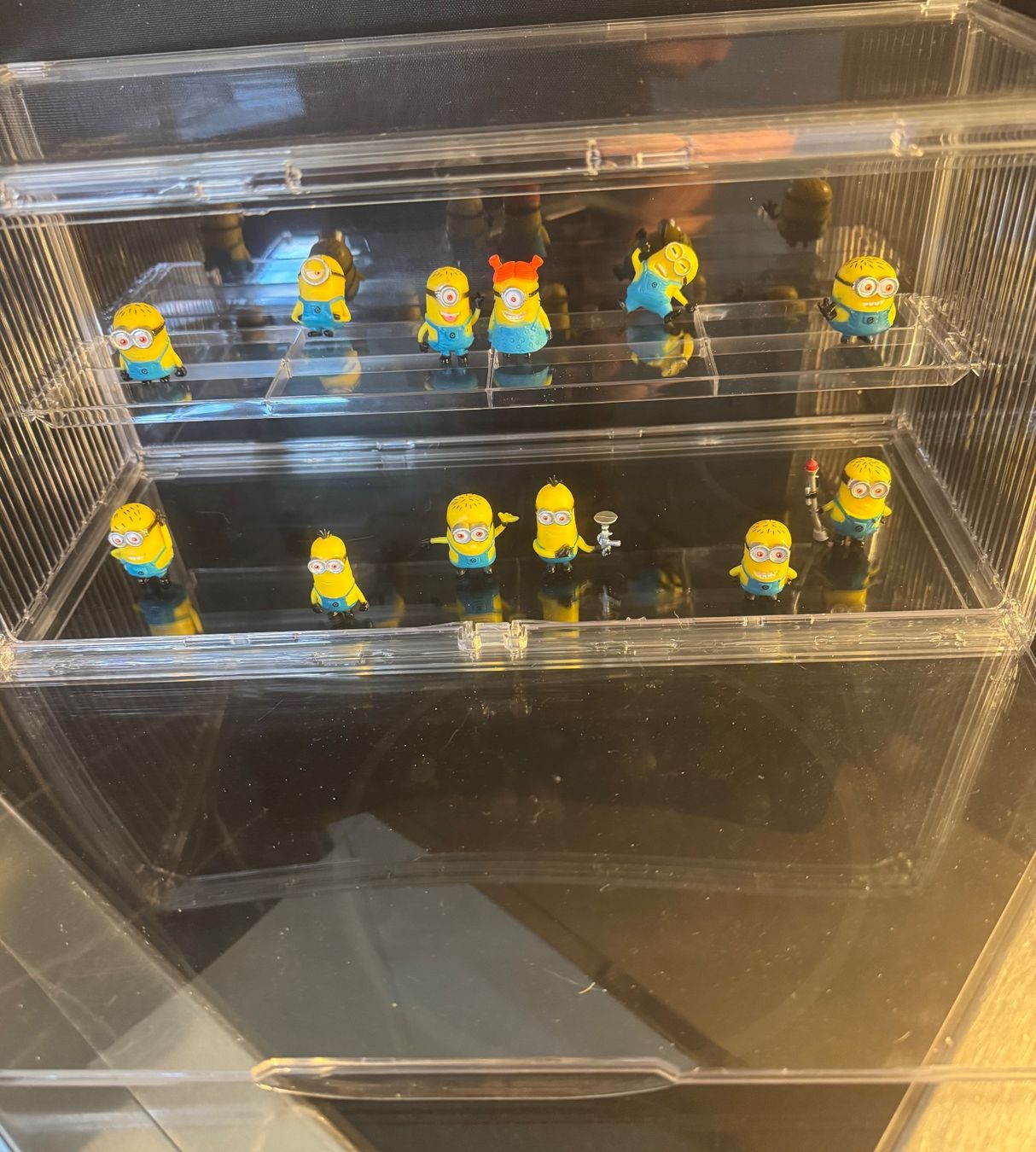 Statuette: 12 VERSCHIEDENE MINIONS MIT VITRINE, NEU!!! – Nuovo e nell'imballaggio originale da Hendschiken venduto da CATUS 1