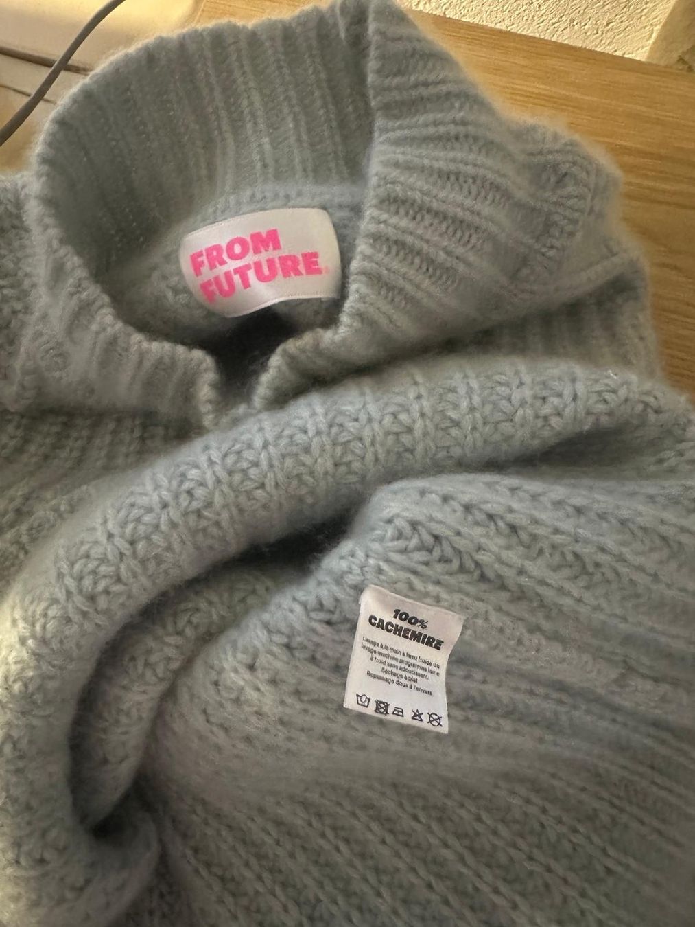 Maglioni & Felpe: Kaschmir-Pulli "FROM FUTURE" – Usato da Neuhausen venduto da Lechasseur 7