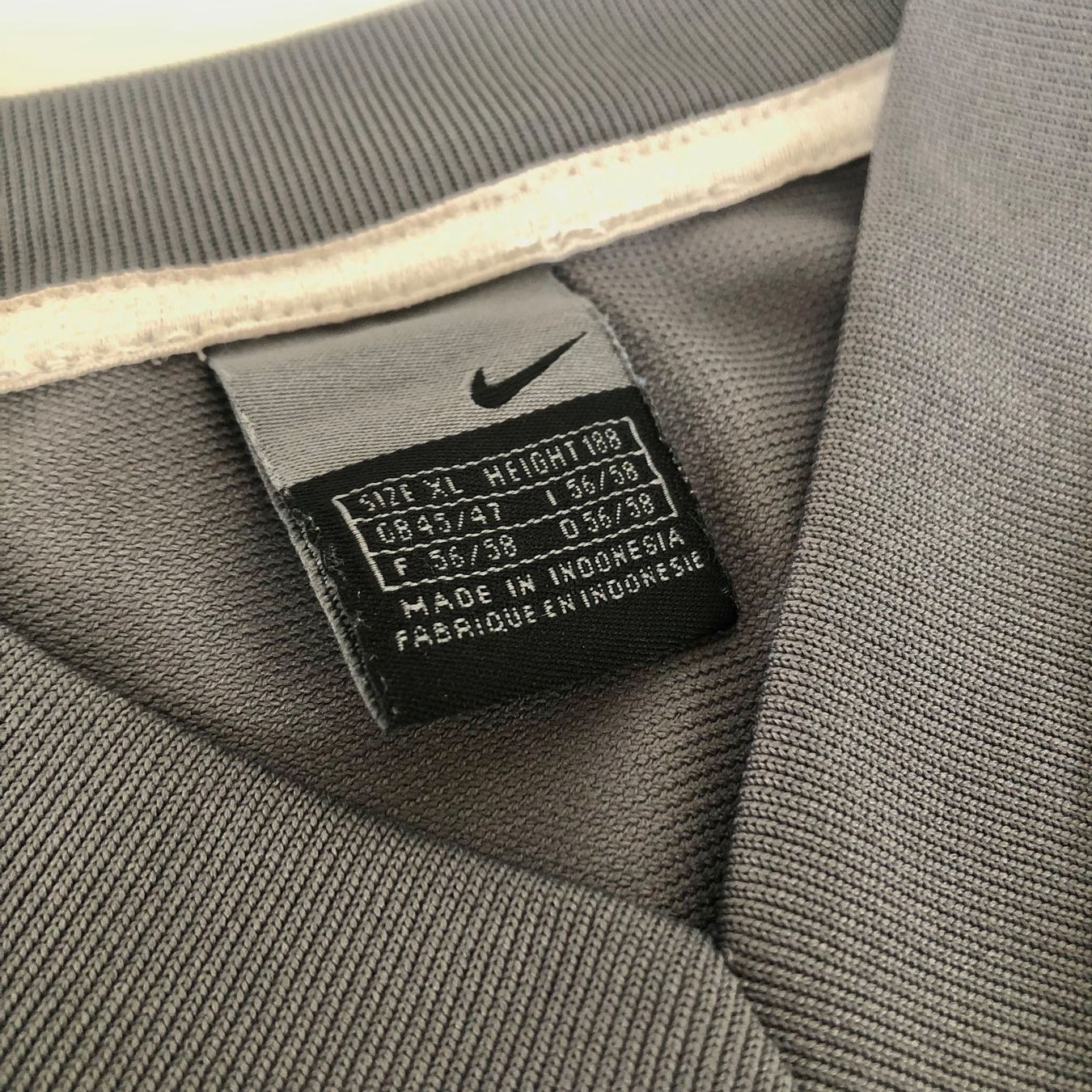 Nike Leibchen & Hosen: Vintage Nike Trikot, Grösse XL – Gebraucht aus Brienz BE von Kokolea84 6