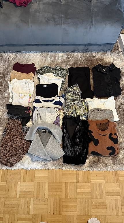 Vestiti: 20 teiliges Kleiderpaket Grösse S – Usato da Frauenfeld venduto da sarahmaracara