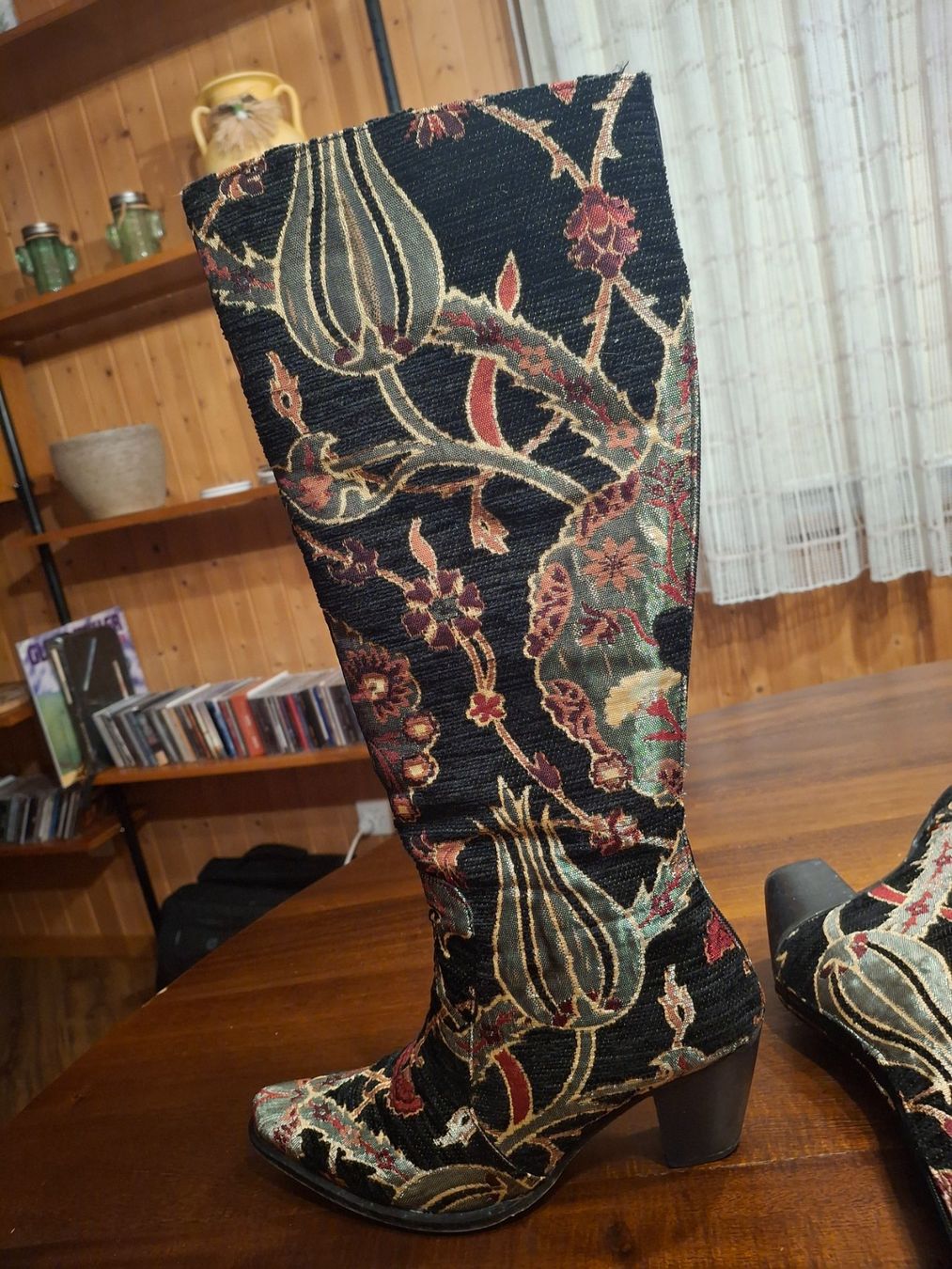 Scarpe da donna: Edle  Stiefel mit speziellem Muster, Grösse 38 – Usato da Thun venduto da mir_cjz2