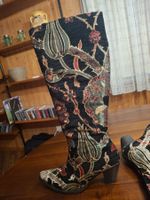 Edle  Stiefel mit speziellem Muster, Grösse 38