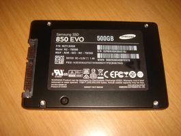 1 stück 500gb ssd. Samsung 850 evo. Sehr wenig stunden.
