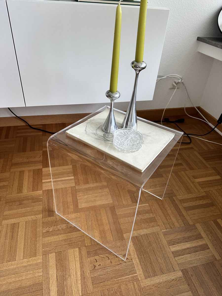 Tavoli: Cooler Plexiglas Beistelltisch ca 80iger Jahre – Usato da Baden venduto da Marytumby 1