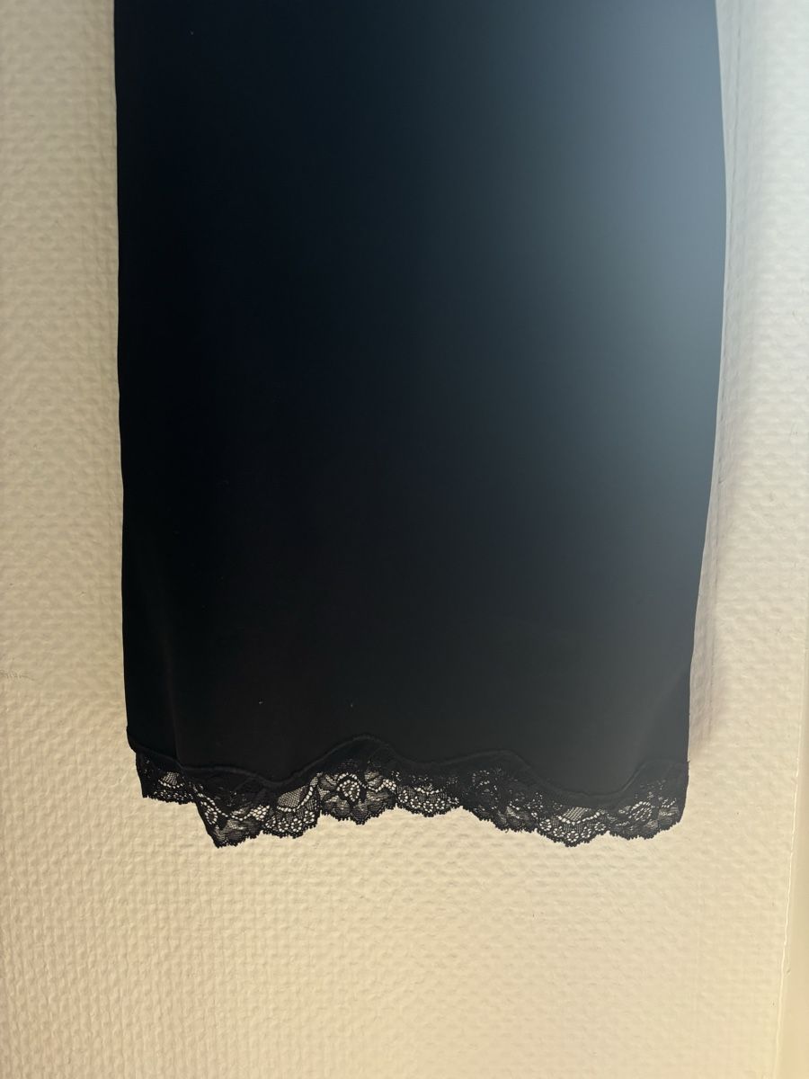 Bershka Robes: Robe noire courte  – D'occasion à Lausanne par shabnam.t 1