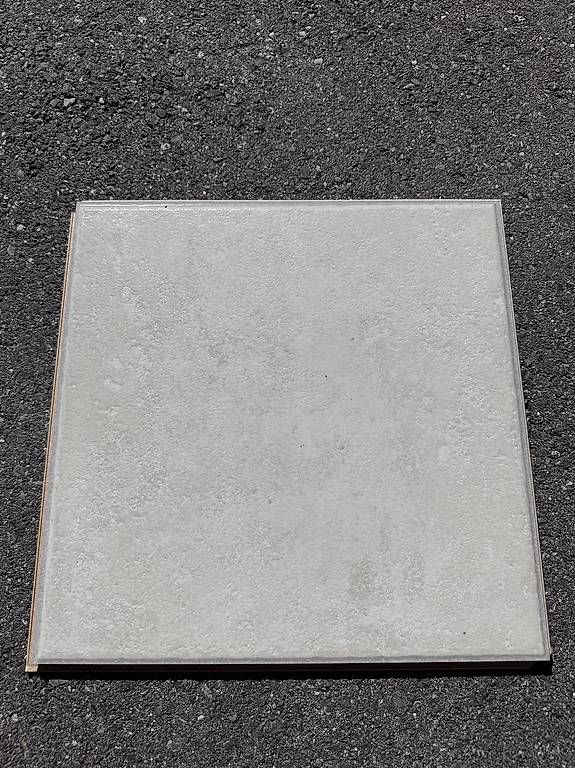 Rivestimenti per pavimenti: Bodenfliesen 16.5 m2 – Usato da Aeschi bei Spiez venduto da Schweizer147