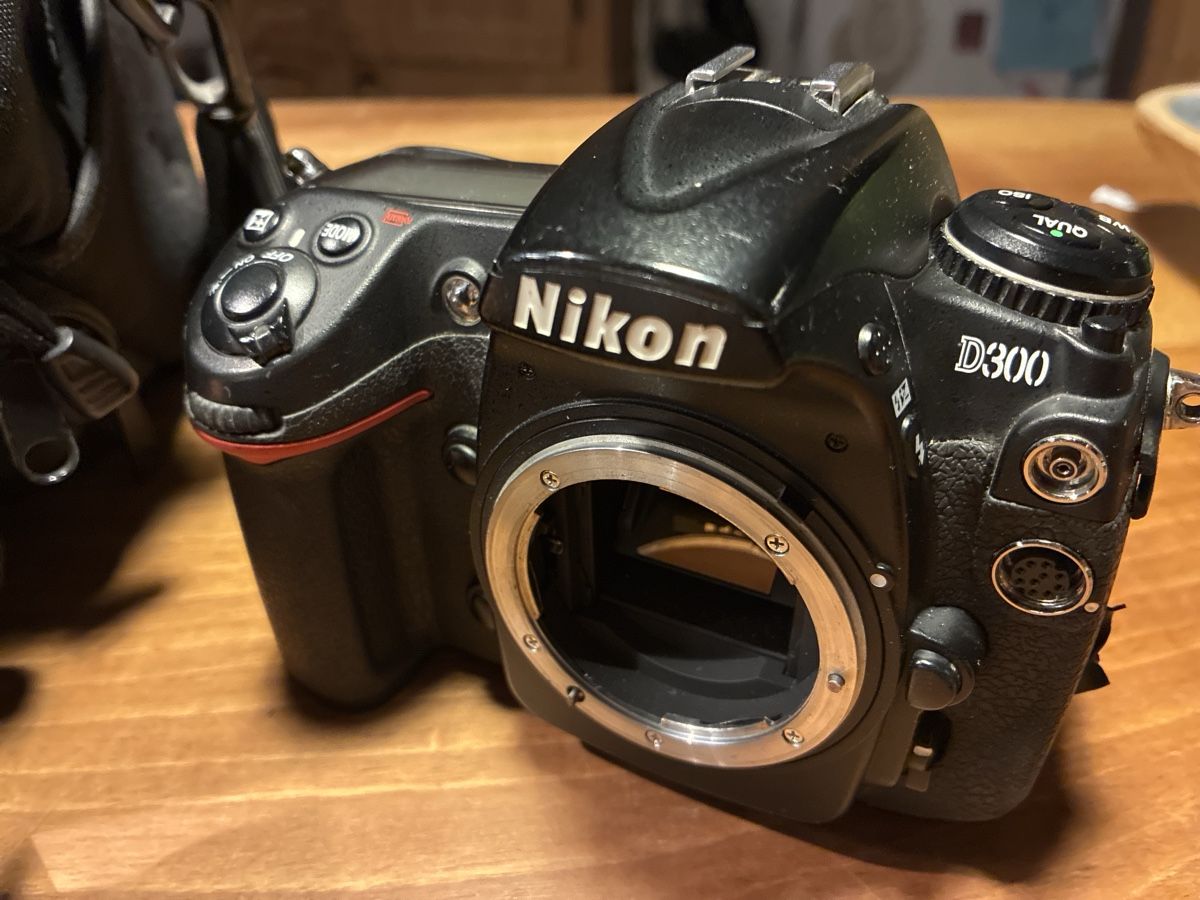 Nikon Kamera: Nikon D300 18-200, 50 1.8 – Gebraucht aus Langnau im Emmental von Roense 3