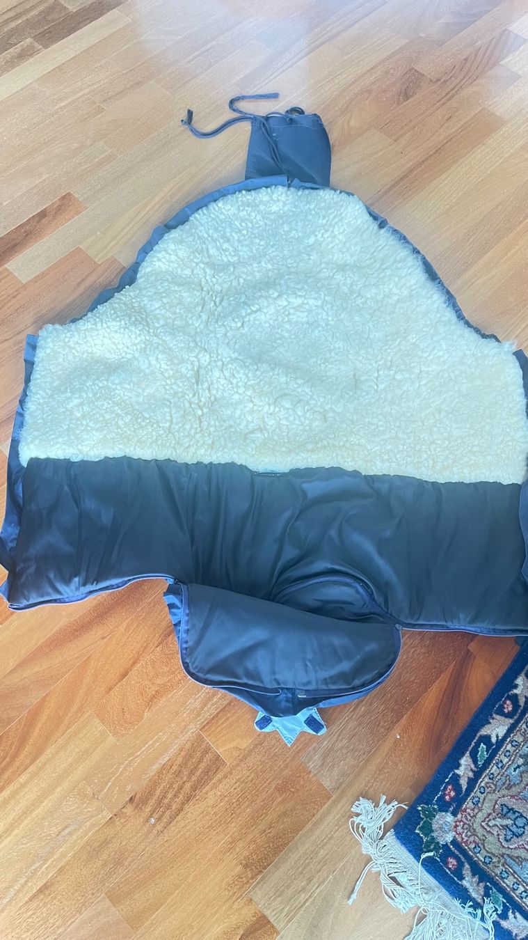 Kaiser Sacchi a pelo: Lammfellfußsack für Babys – Usato da Adliswil venduto da holod 1