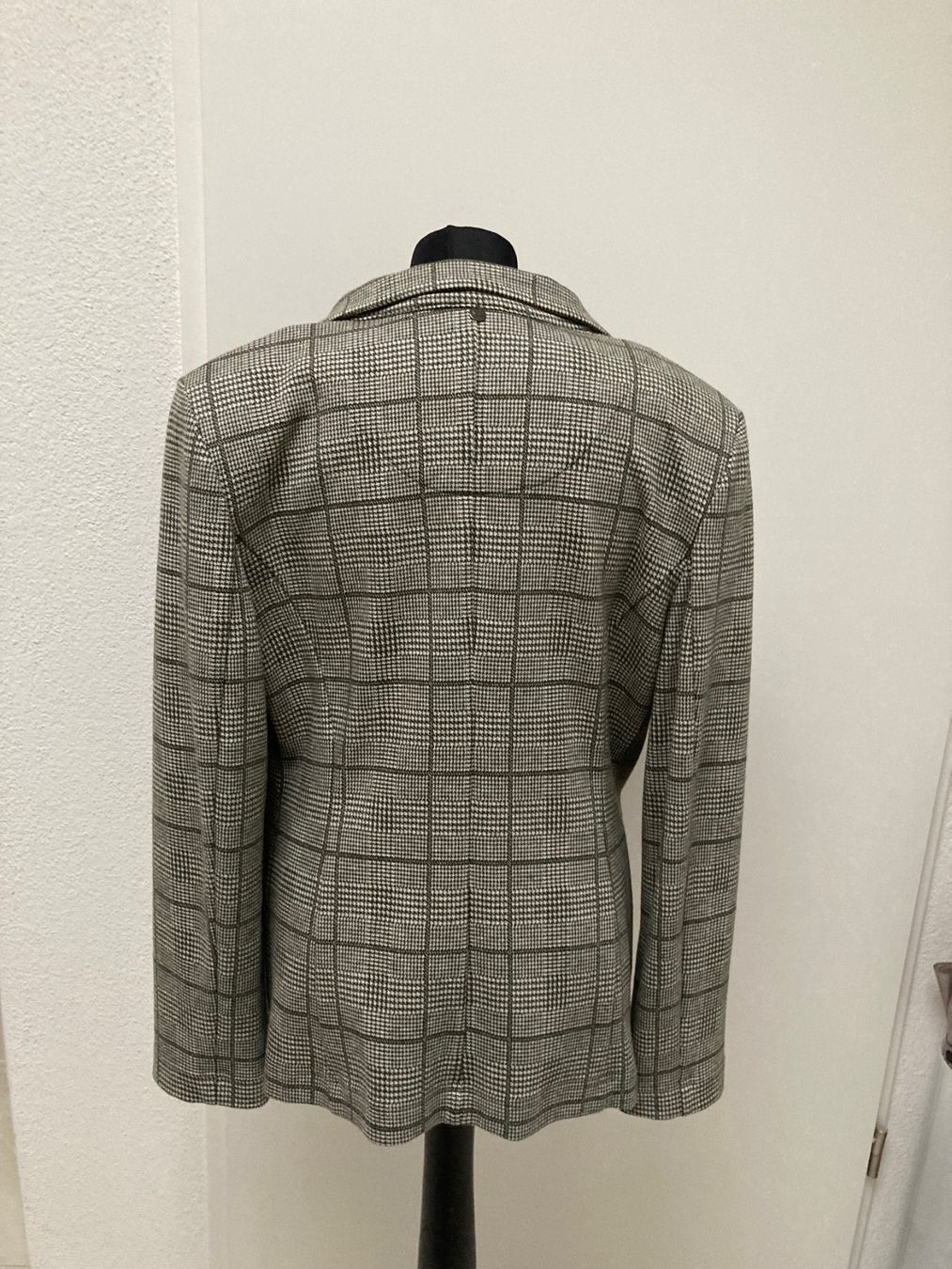 Jacken: Blazer Jacke kariert Gr. 38 beige/braun – Gebraucht aus Glattpark (Opfikon) von Pangie 1
