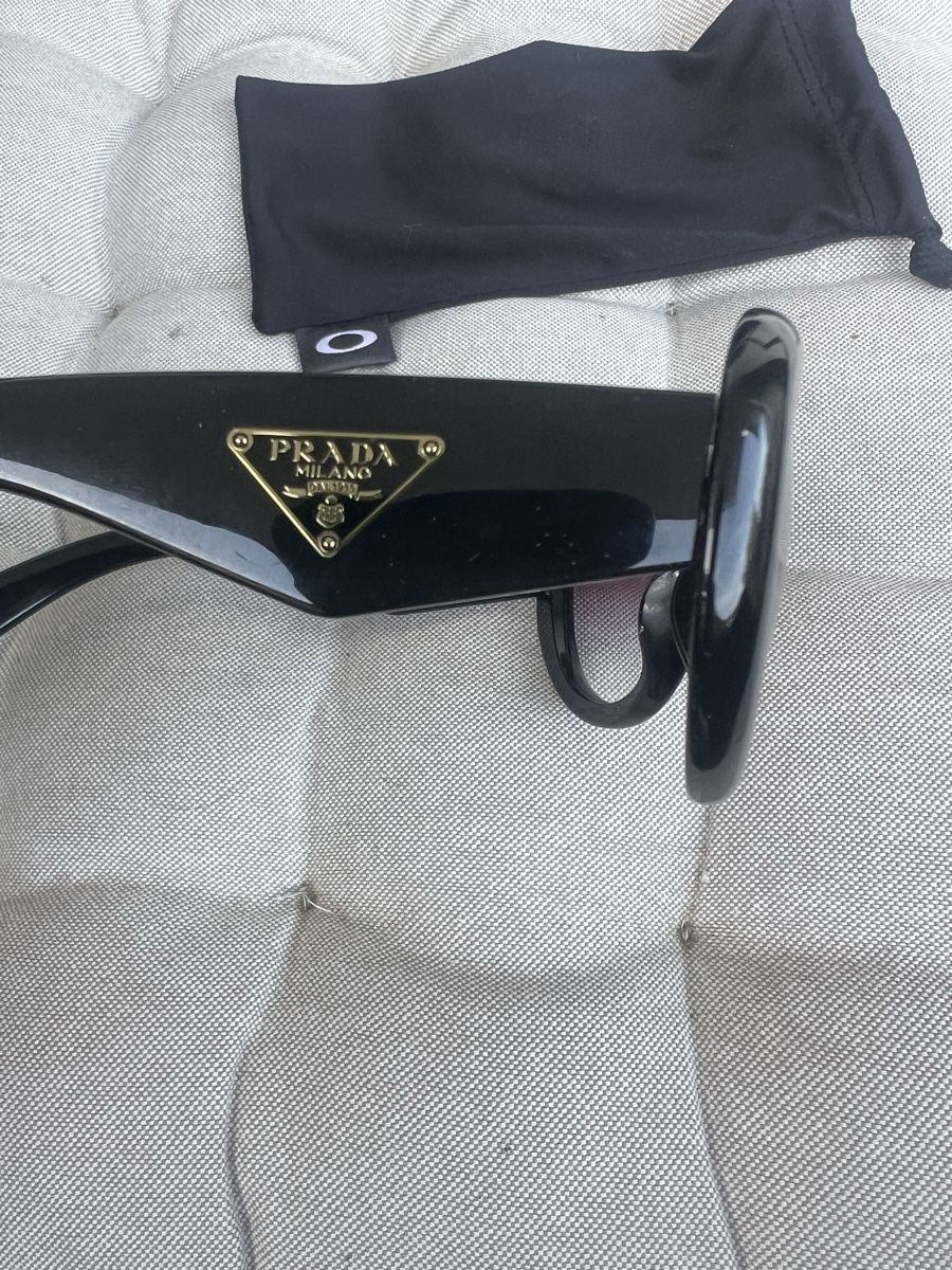 Prada Occhiali & Lenti: Prada Sonnenbrille Damen Schwarz – Usato da Zürich venduto da Walllstreet 6