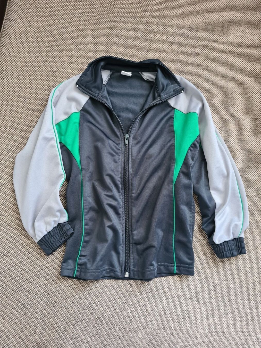 Giacche & Cappotti: Trainerjacke Gr. 122 – Usato da Widnau venduto da KleineHonigblume
