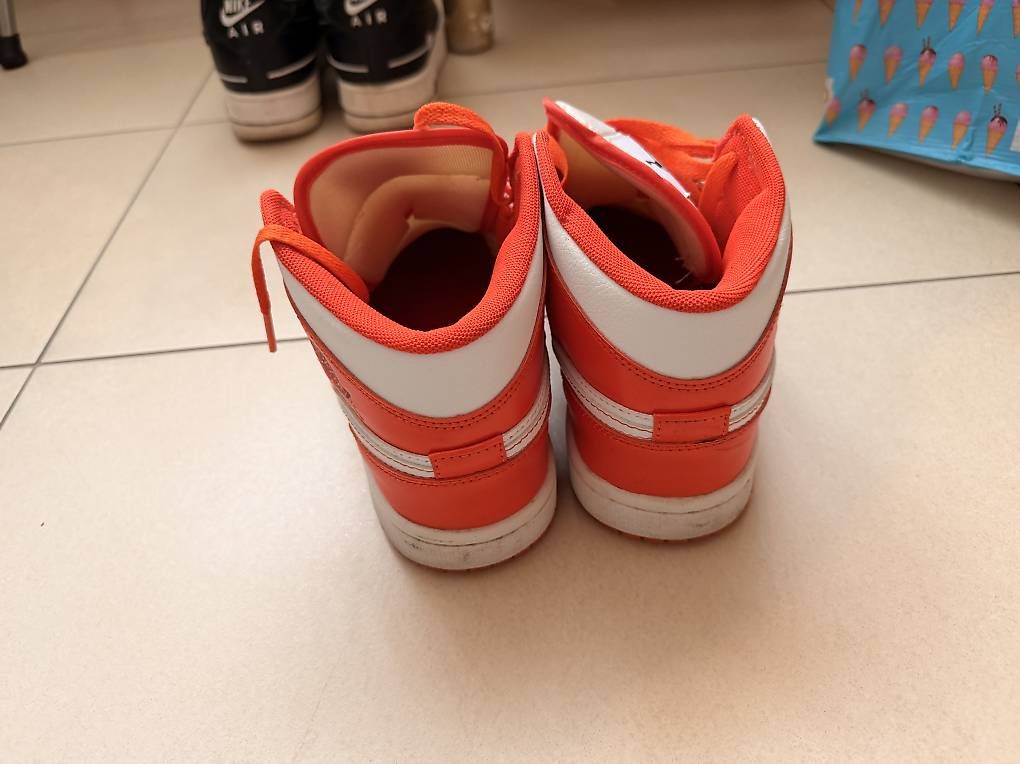 Herrenschuhe: Nike Jordan 1 Mid Orange 41 – Gebraucht aus Recherswil von mbi_dtp8 3