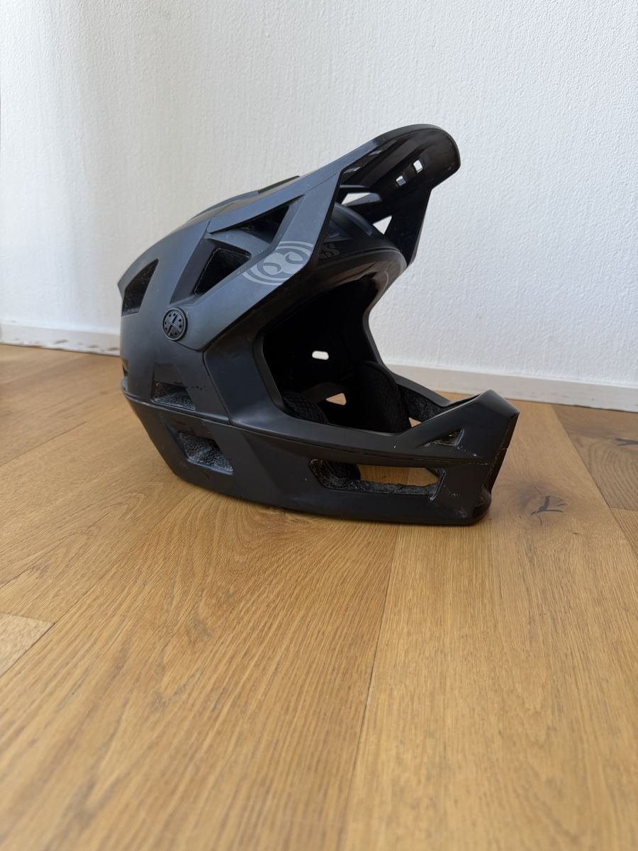 IXS Caschi: iXS Trigger FF Fullface Helm superlight Grösse XS/S 49-54cm  – Usato da Davos Platz venduto da Maggie_M