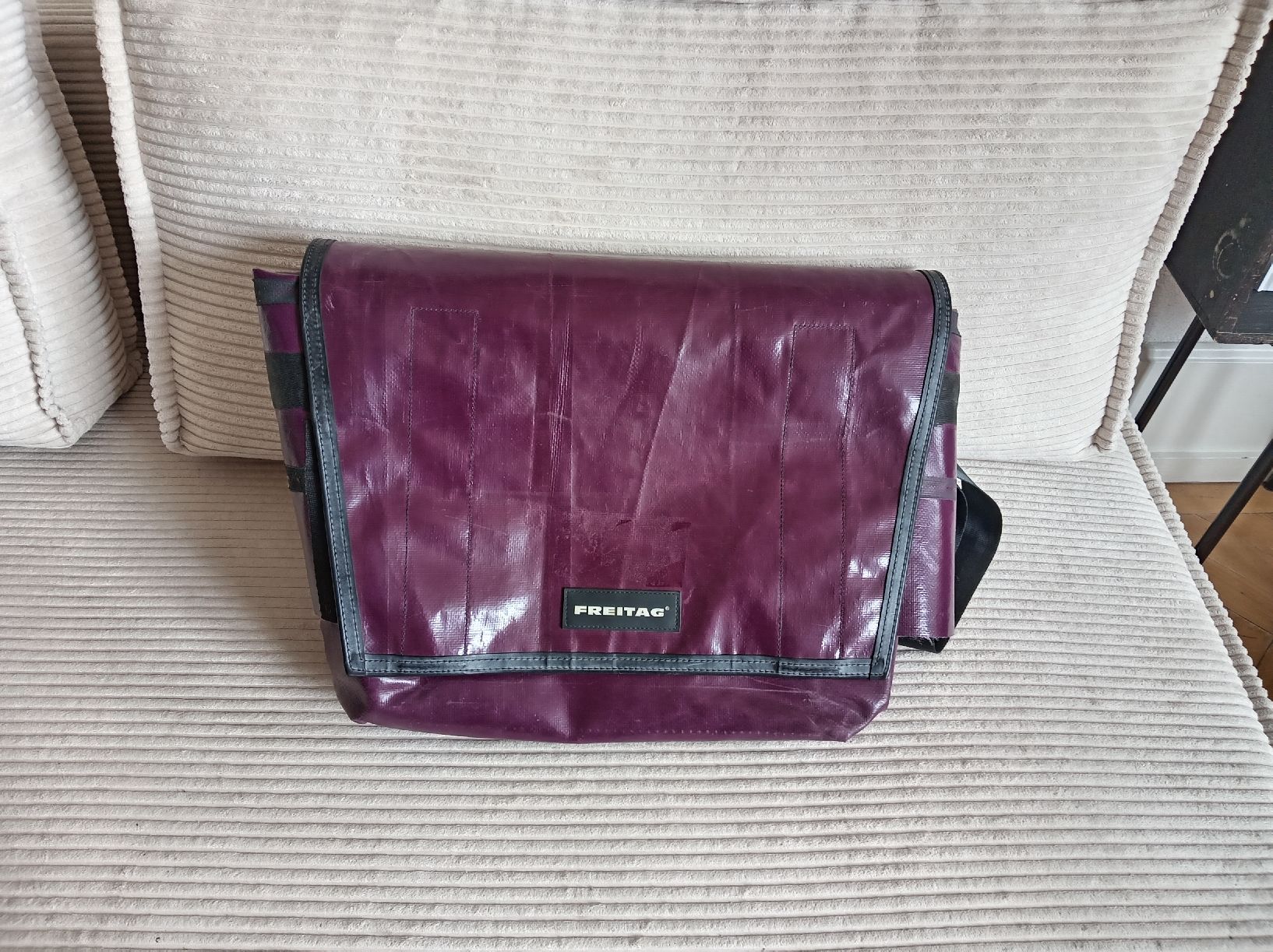 Sacs: Sac Freitag violet XXL – D'occasion à Neuchâtel par laura.deladoey