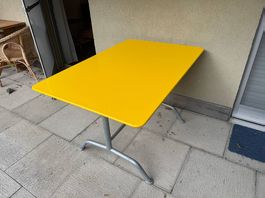 Designer Gartentisch aus Metal 