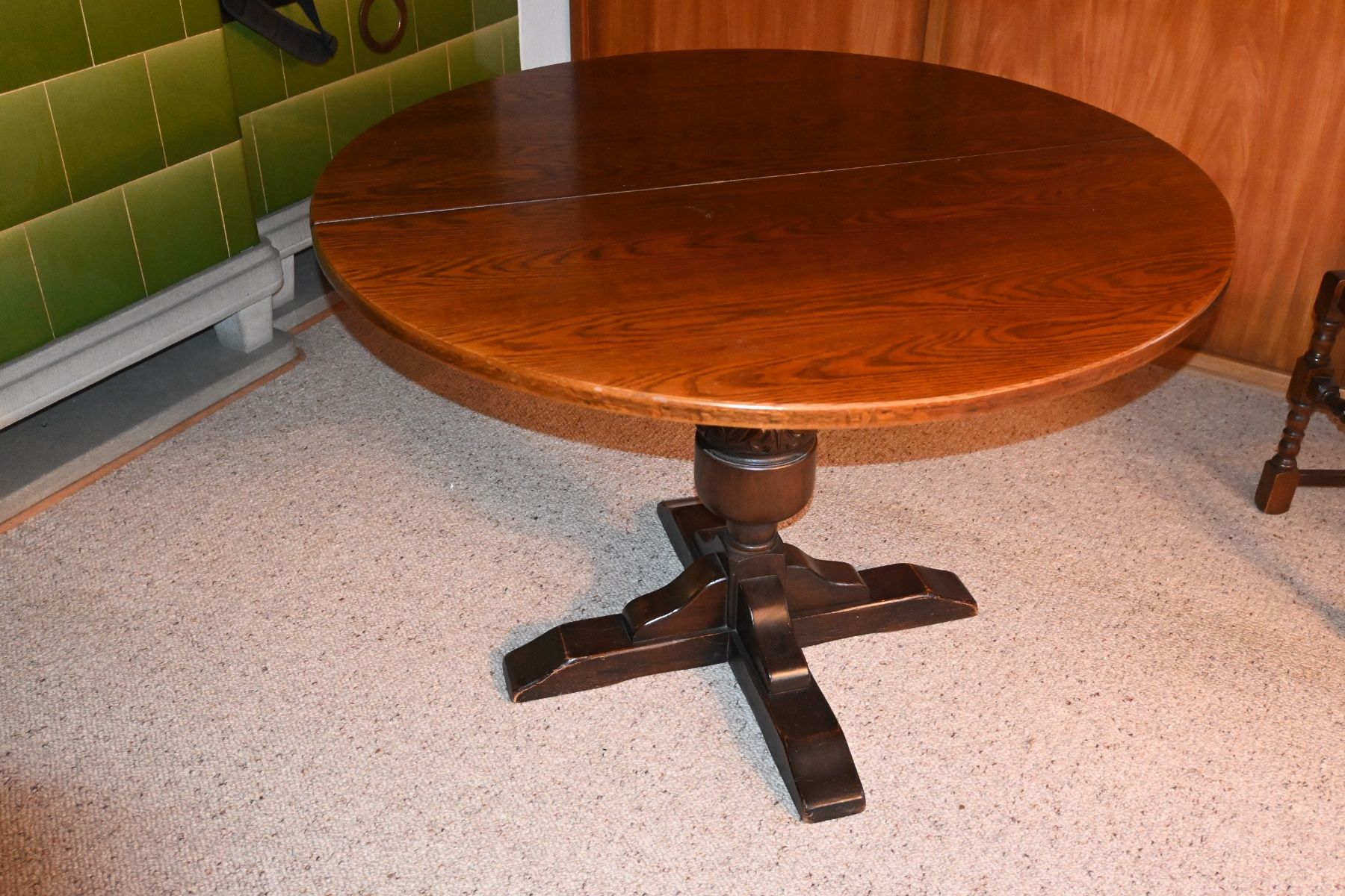 Set di tavolo e panche: Alter (Antiker) Tisch mir 4 Stühlen – Usato da Hausen am Albis venduto da Racer_85 2