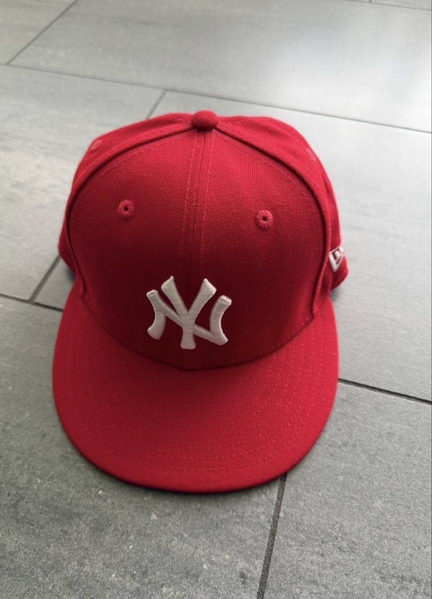 New Era Copricapi, berretti & cappellini: Casquette New Era Yankees rouge – Nuovo (secondo la descrizione) da La Chaux-de-Fonds venduto da katica74