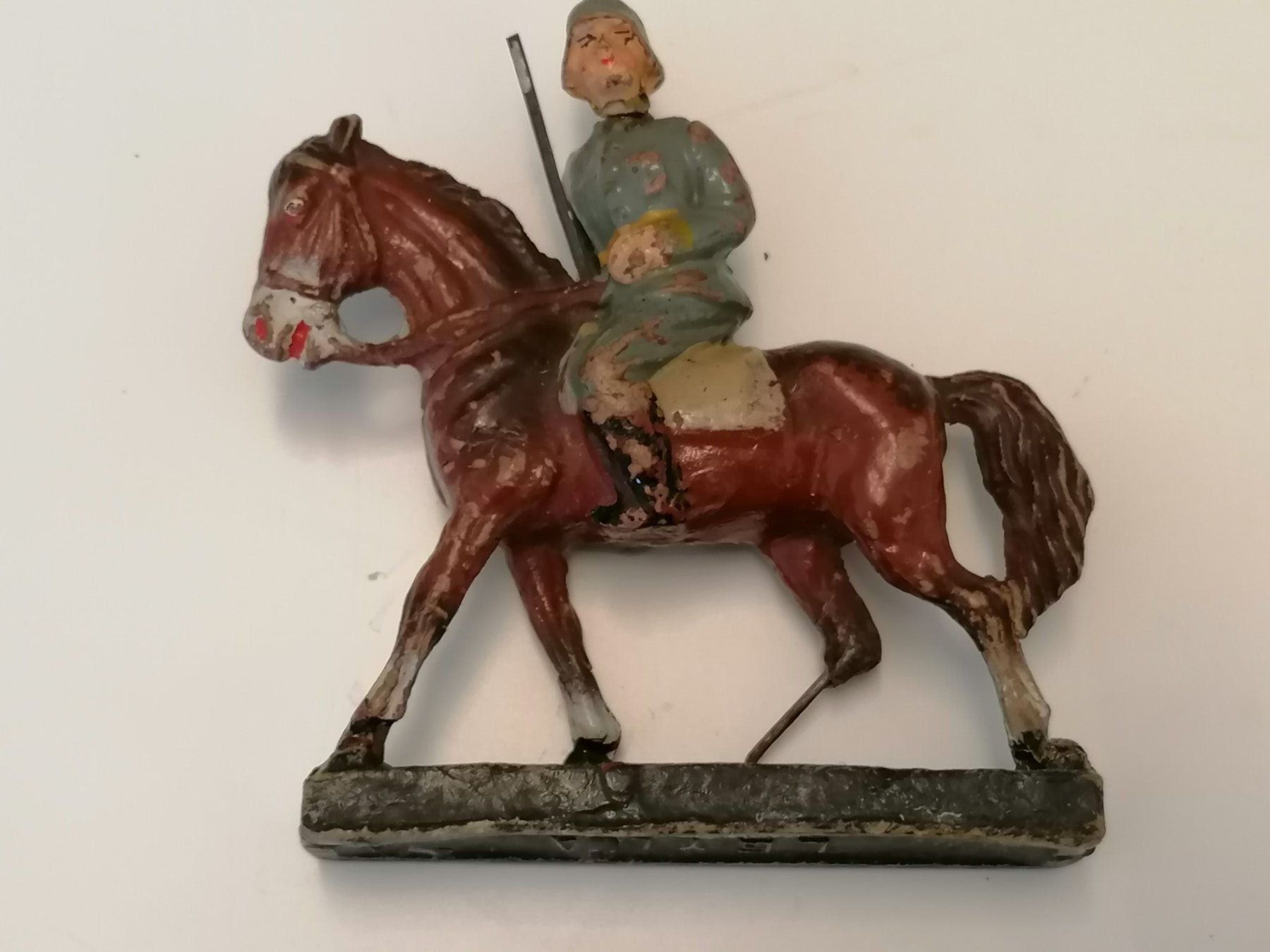 Spielzeuge: Leyla Soldat mit Pferd – Gebraucht aus Basel von vintagecollector
