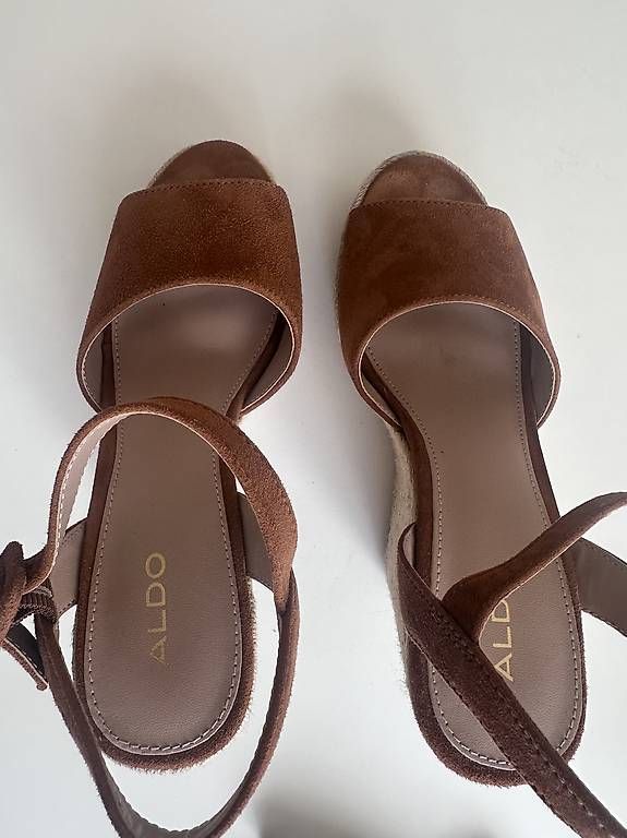 Scarpe da donna: Wunderschöne Wildleder-Sandalen mit Keilabsatz – Usato da Bern venduto da Khany81 2