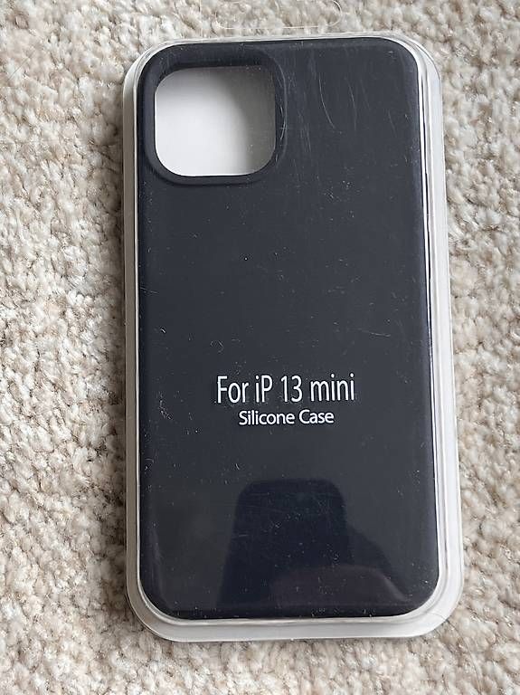 Coques & Protection écran: iPhone 13 Mini Silikon Case Hülle - Schwarz – Neuf avec emballage d'origine à Riehen par michael132435