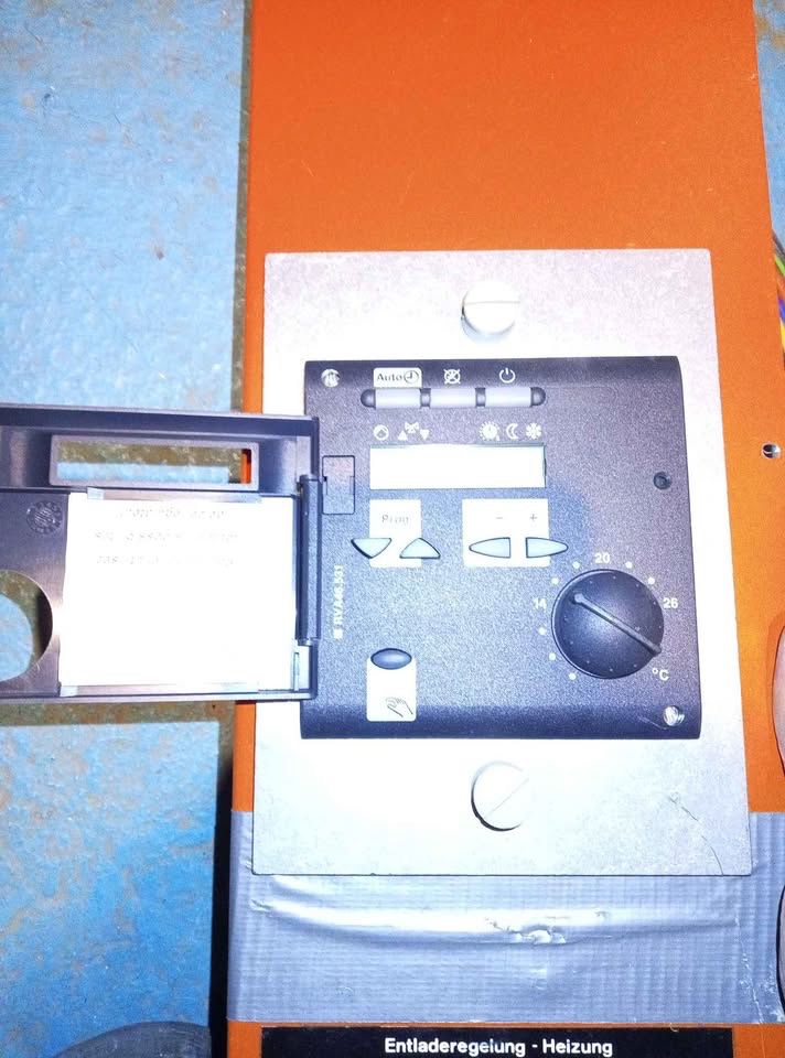 Siemens Radiatori: Régulateur de chauffage Siemens RVA46.531/109 – Usato da Bienne venduto da Daniel_Schader 1