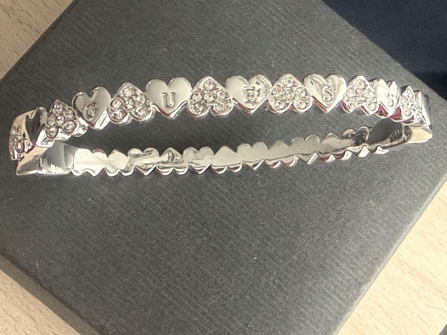 Guess Bracciali & Braccialetti: GUESS ARMSPANGE – Usato da Glattbrugg venduto da Schweigmatt