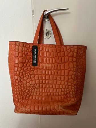 Handtasche Leder orange Kroko Muster Liebeskind Berlin gut