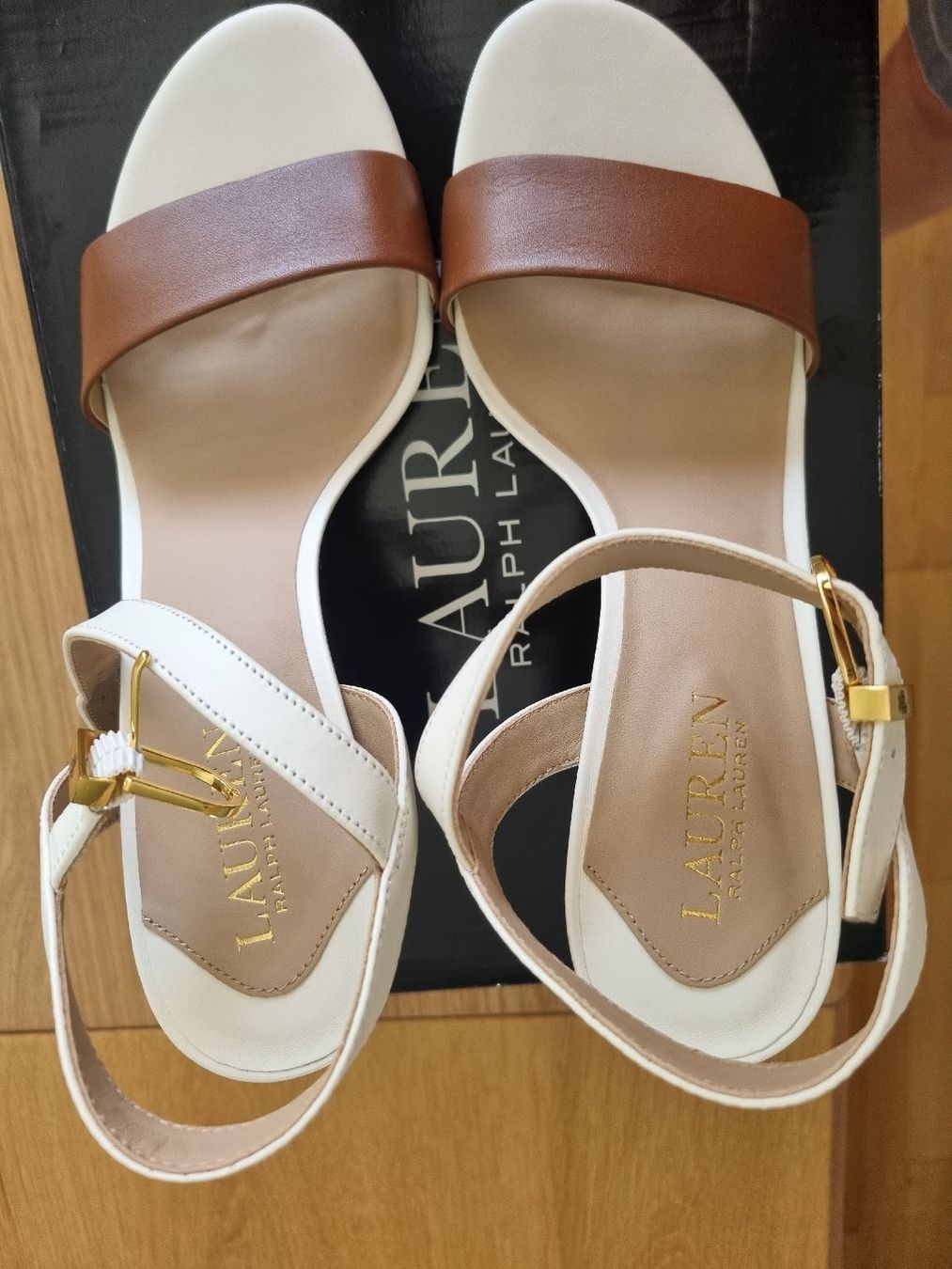 Ralph Lauren Scarpe da donna: Ralph Lauren Sandalen, Absatz, Gr. 41 – Nuovo e nell'imballaggio originale da Thun venduto da Vesna27 1