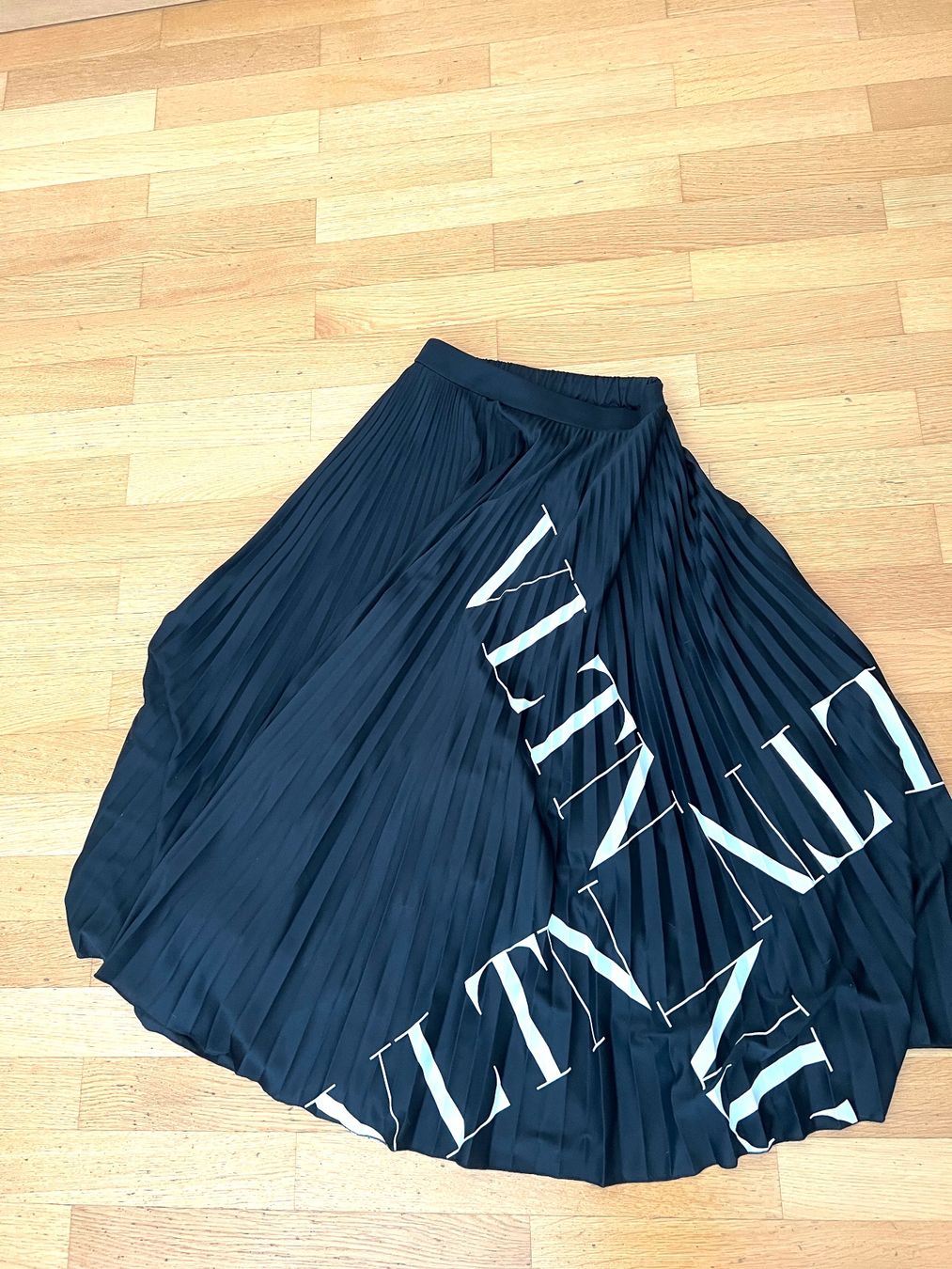Valentino Gonne: Midi / Maxi Rock von Valentino Gr. S – Nuovo (secondo la descrizione) da Binningen venduto da criss-cross 2