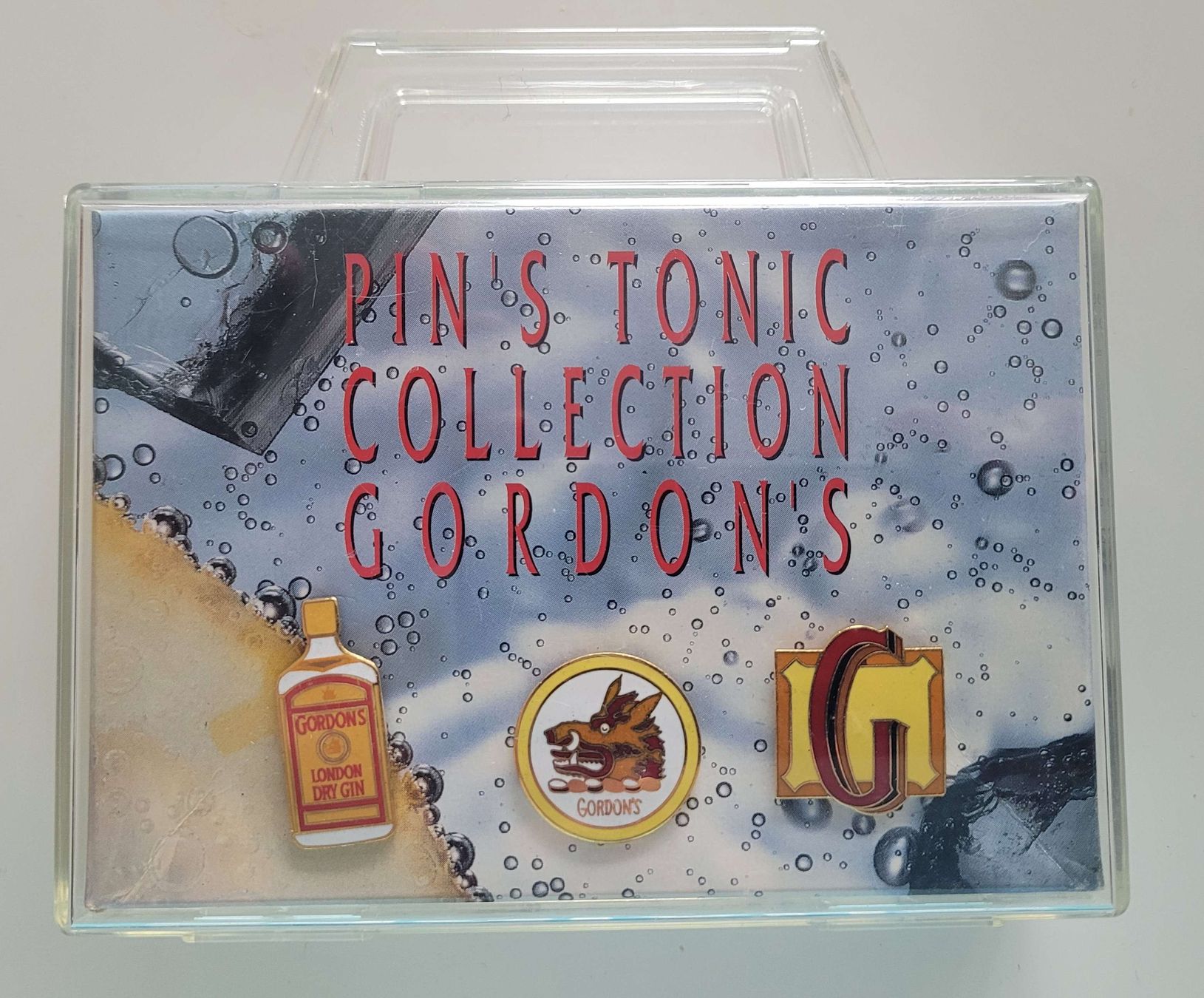 Placchette & Badge: Rare Collection de Pin's Gordon's Dry Gin – Usato da Morges venduto da PascRoch