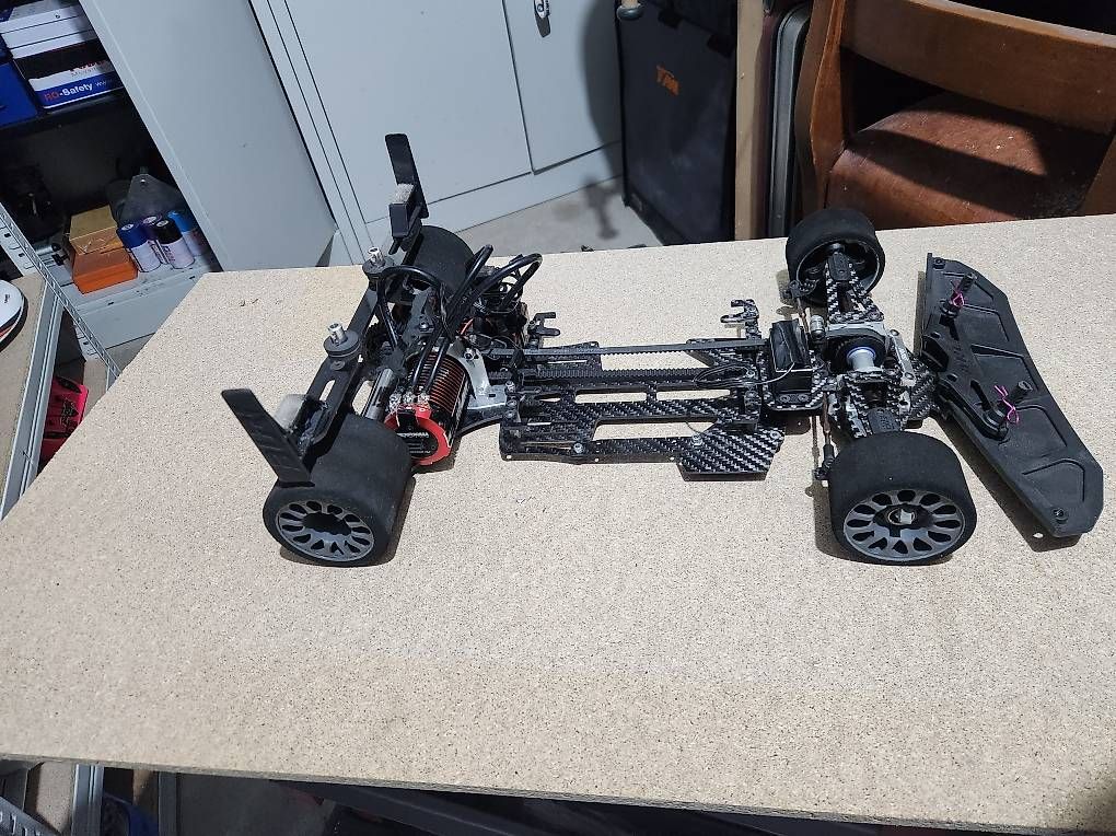 Modellismo RC: Voiture télécommandé Buri Racer 1/8 – Usato da Renens VD venduto da aligrapefruit 1