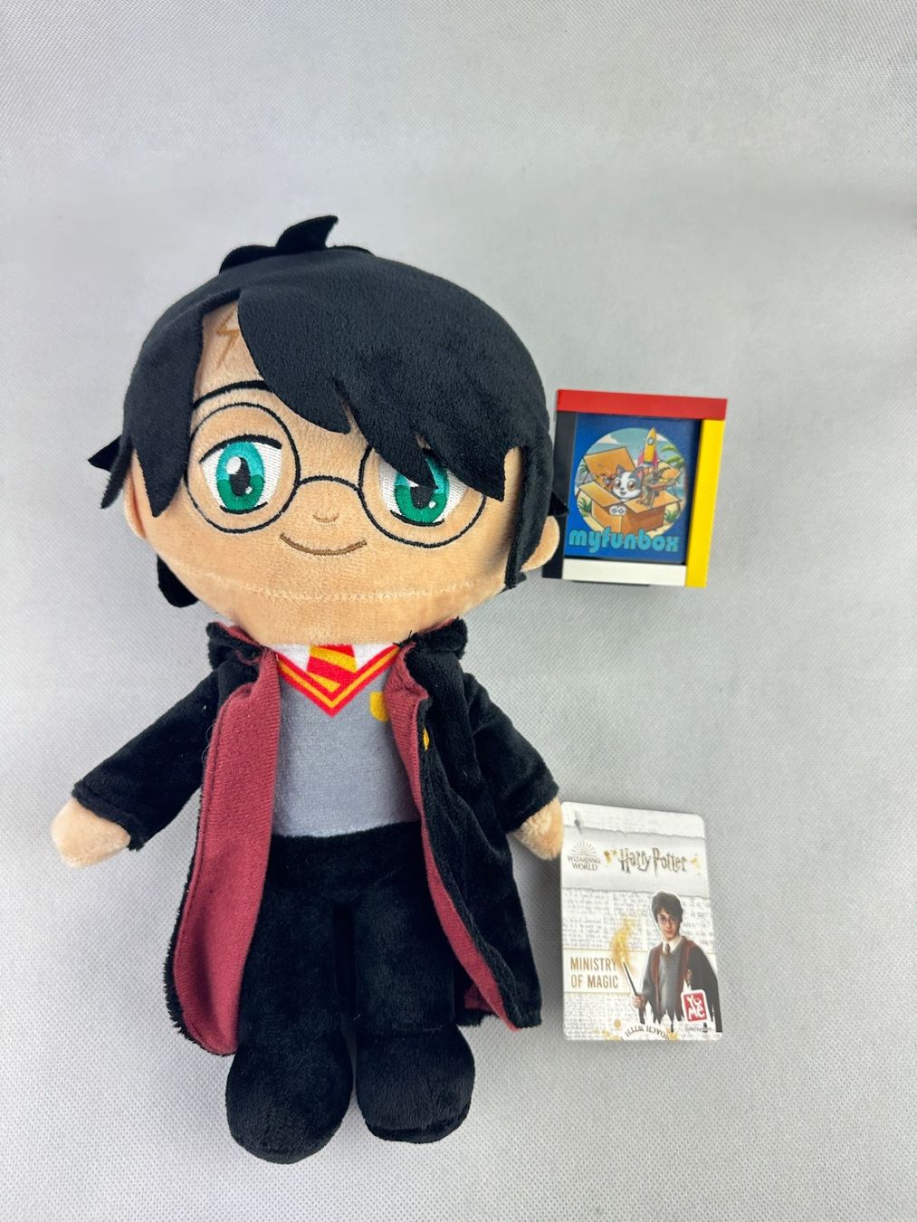Bambole: Harry Potter: Harry 30 cm Gross Plüsch Stofffigur – Nuovo e nell'imballaggio originale da Kappel SO venduto da MyFunBox 1