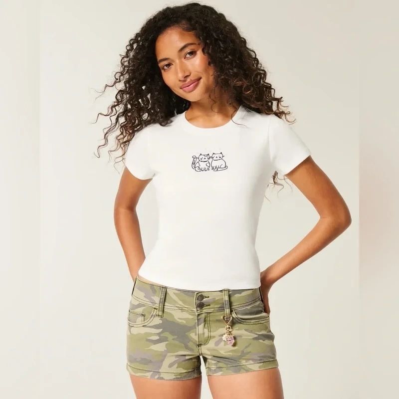Hollister T-shirt: Hollister cat graphic baby tee – Nuovo (secondo la descrizione) da Genève venduto da toandfrom 1
