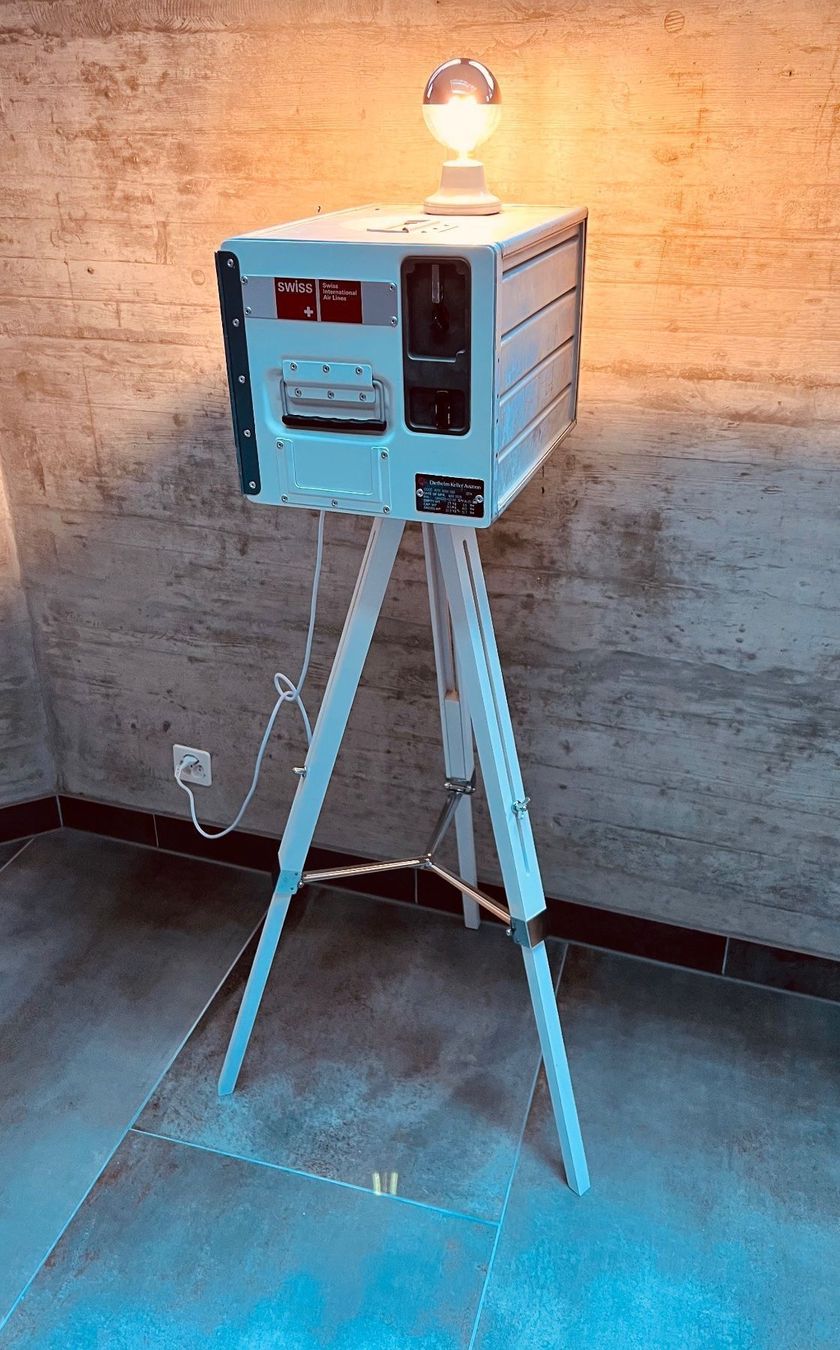 Cassettiere: Swiss Flugzeugtrolley – Usato da Fruthwilen venduto da bodensee_manufaktur