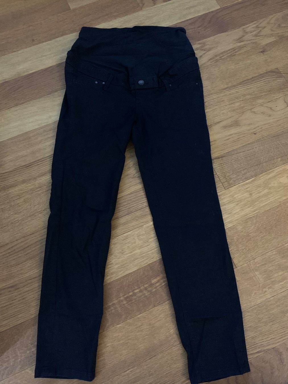 H&M Jeans: Schwangerschaftsjeans 34 – Usato da Buchrain venduto da Ham2383