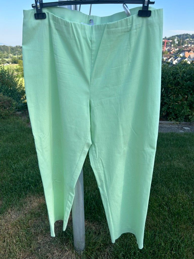Monnalisa Pantaloni: Hose in Gr. 50, lindgrün (hell) – Usato da Russikon venduto da Pebblybeach