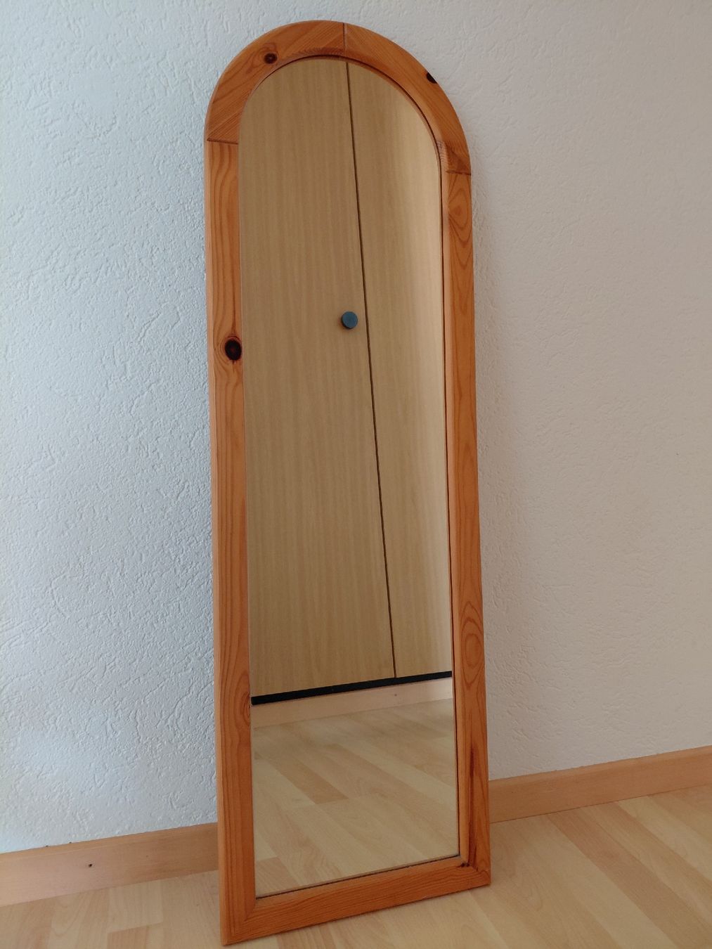 Specchi: Spiegel mit Holzrahmen – Usato da Turbenthal venduto da apr_h7z2