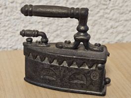Bügeleisen Miniatur Zinn Figur Vintage
