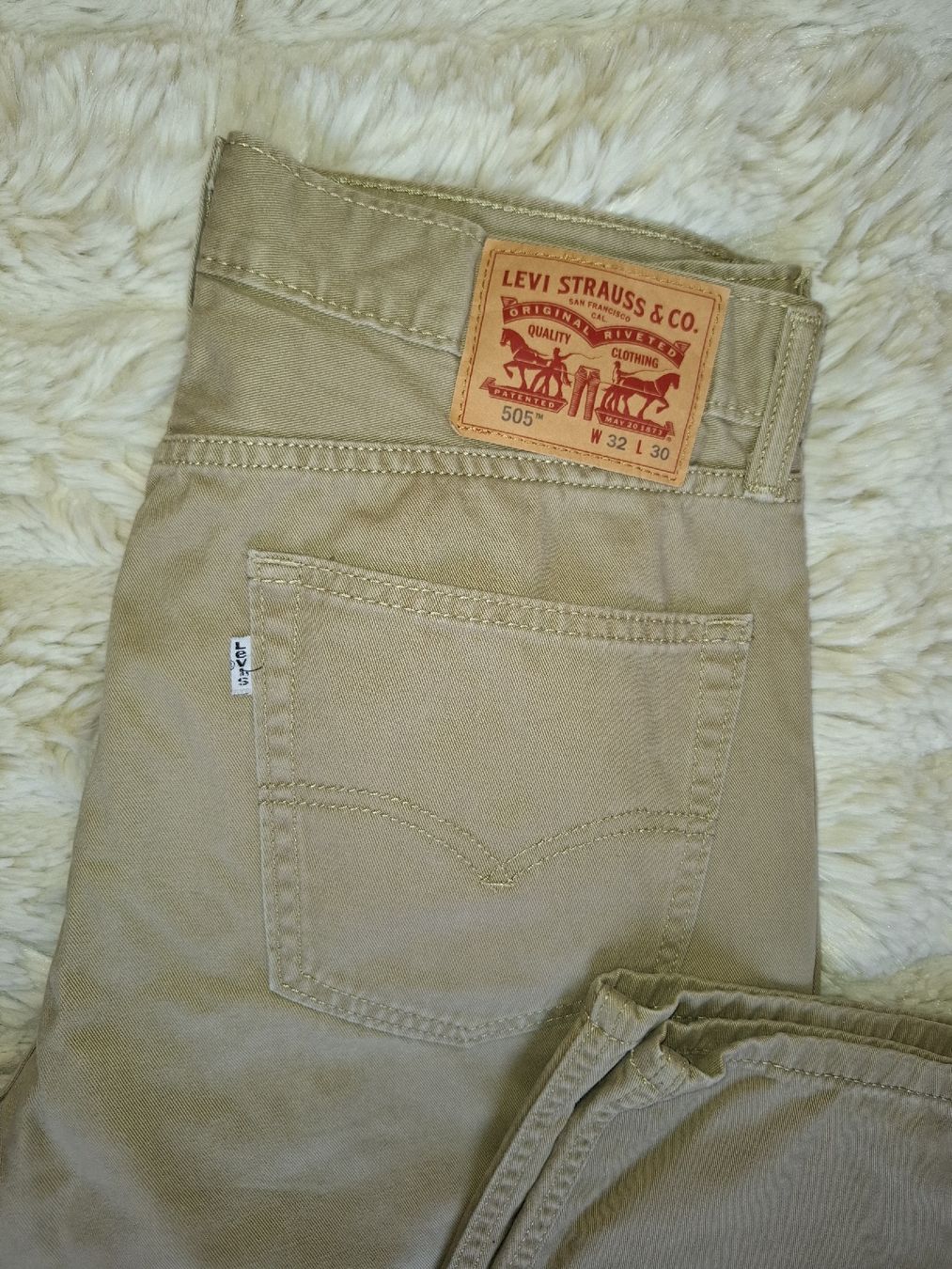 Levi's Pantaloni: LEVI'S 505 Regular Fit Beige W32 L30 – Usato da Le Locle venduto da QUALI-PRIX 1