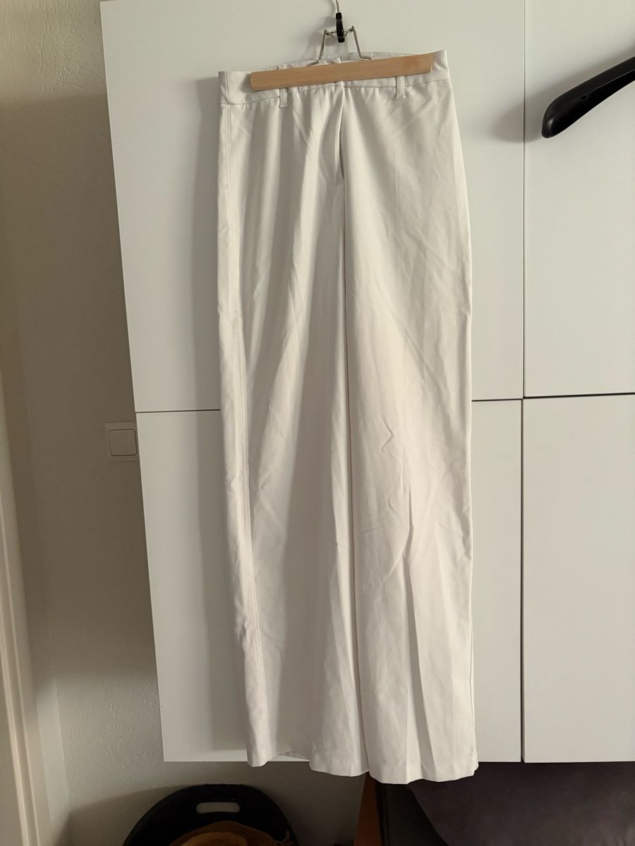 Bershka Pantaloni: Pantalon tailleur Bershka blanc, taille 34 – Usato da Pully venduto da kaba07 1