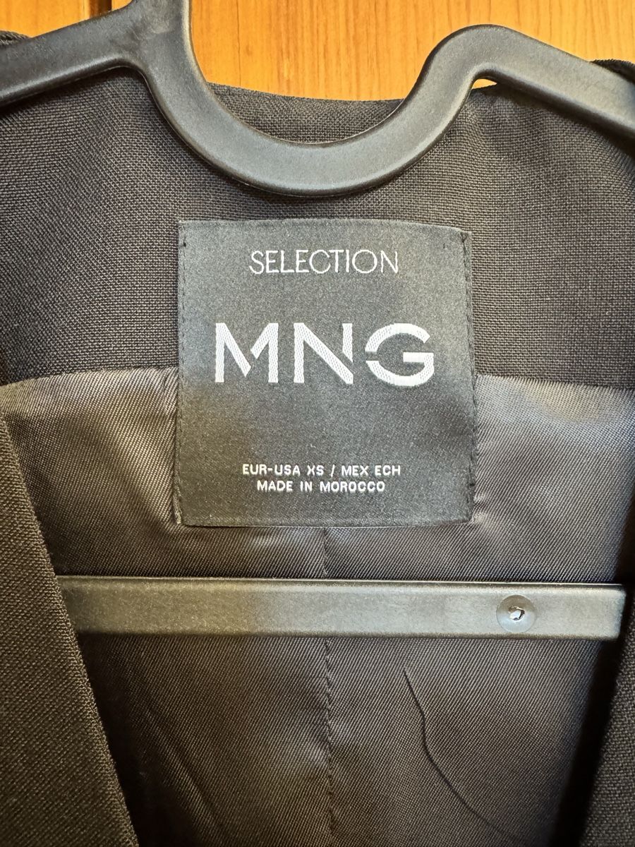 Mango Gilets & Westen: Gilet selection Mango 🥭 nero XS – Gebraucht aus Porza von kaj_d5q7 1