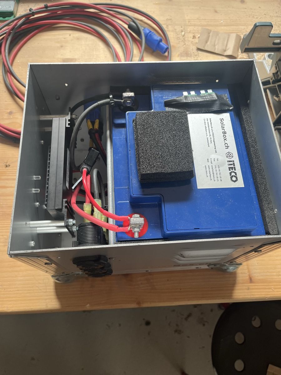 Dispositivi a energia solare: SolarBox.ch Solarstromanlage mit ET Solar Modul  – Usato da Biel/Bienne venduto da Soja_95 1