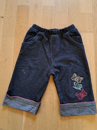 Süsse Mädchen Hose mit Schmetterlingen, Grösse 74